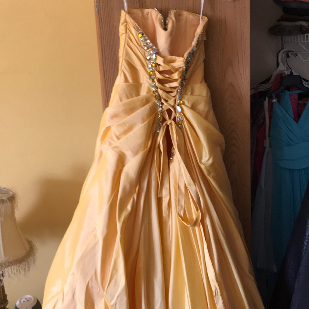 Prom dress - Picture 3 of 8
